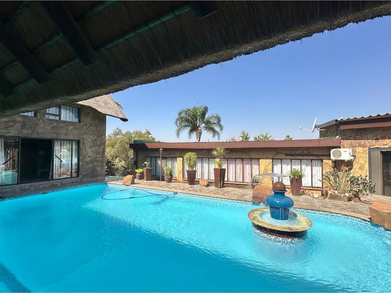 "Where Spacious Living Meets Serene Comfort" - Photo 1
