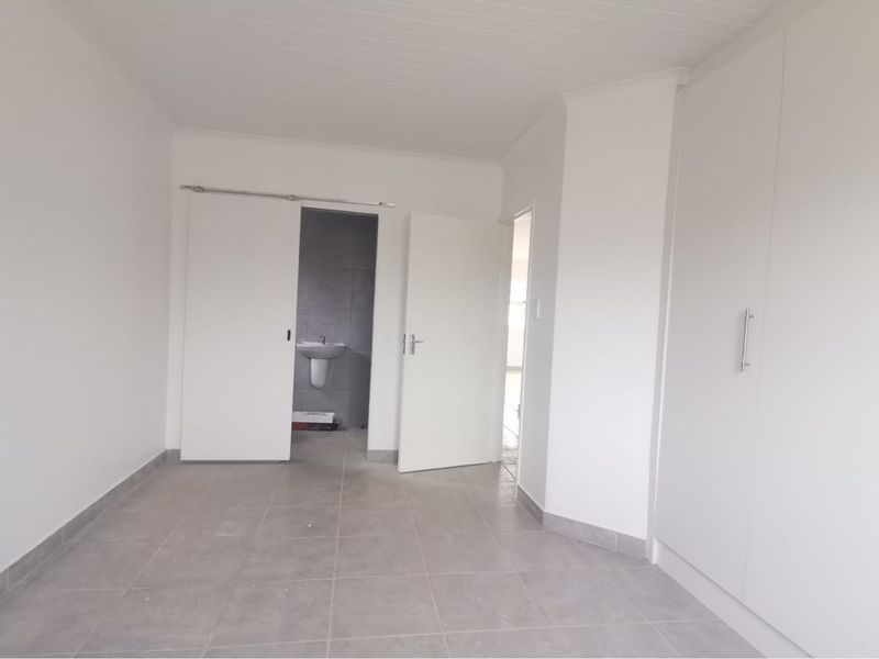 New Plot and Plan 4 Bedroom Home in Mountain Ridge Estate, Paarl - Photo 8