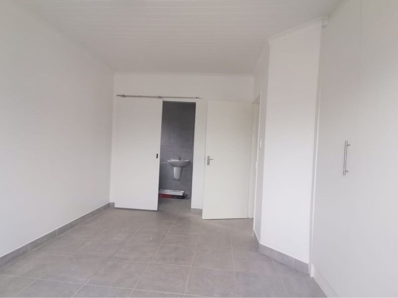 New Plot and Plan 4 Bedroom Home in Mountain Ridge Estate, Paarl - Photo 9