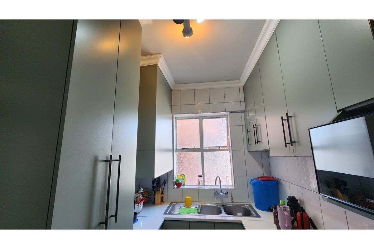 Charming 2-Bedroom Apartment for Sale in Springs Central - Photo 3