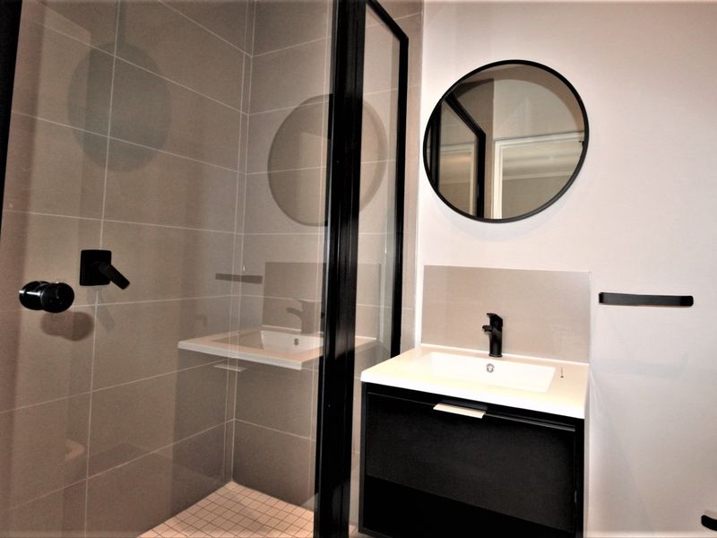 Modern 1-Bedroom Apartment in Bryanston For Sale - Photo 10