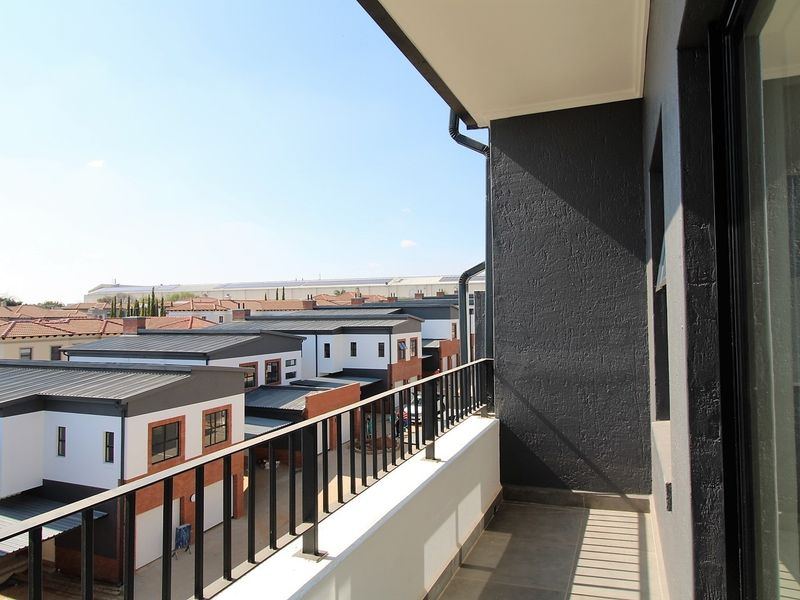 Modern 1-Bedroom Apartment in Bryanston For Sale - Photo 3