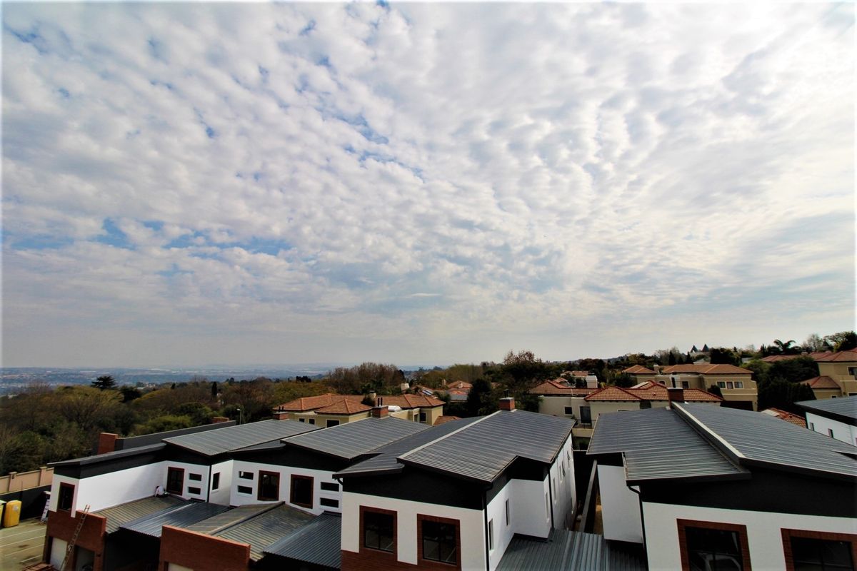 Modern 1-Bedroom Apartment in Bryanston For Sale - Photo 5