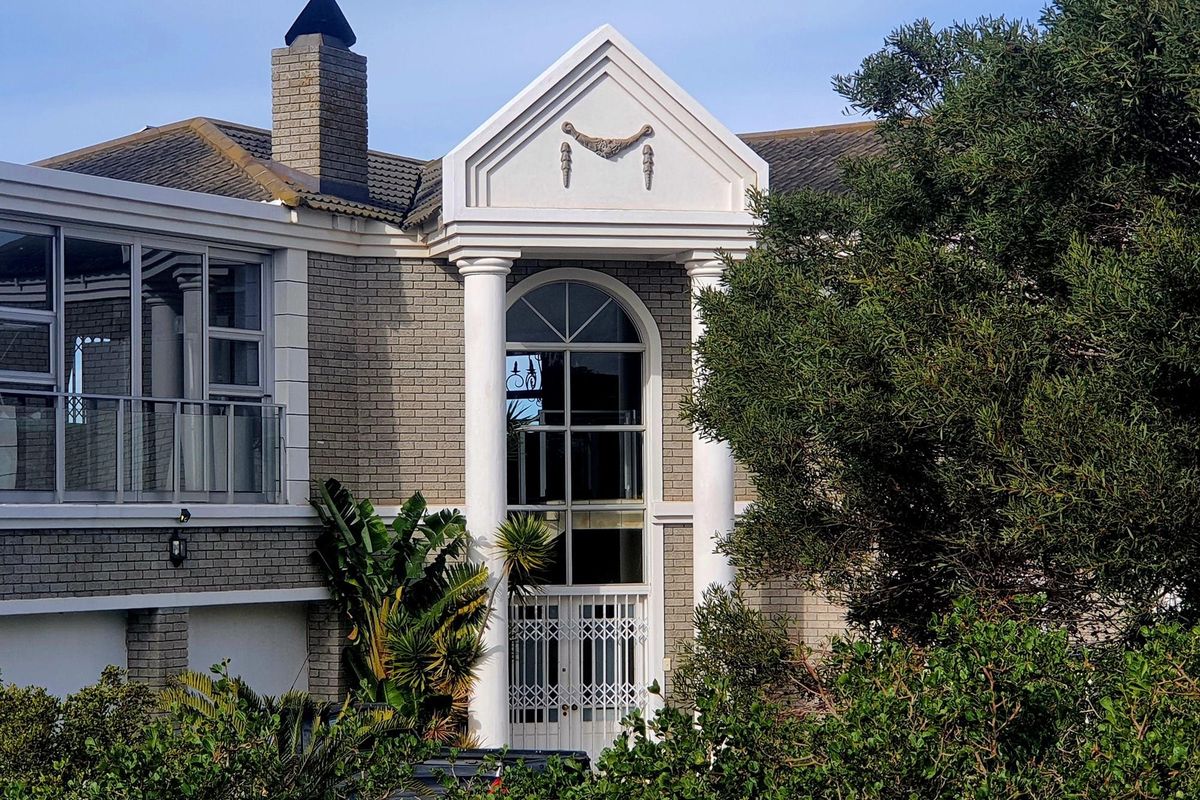 Elegant Double-Story Home with Sea Views - Photo 3