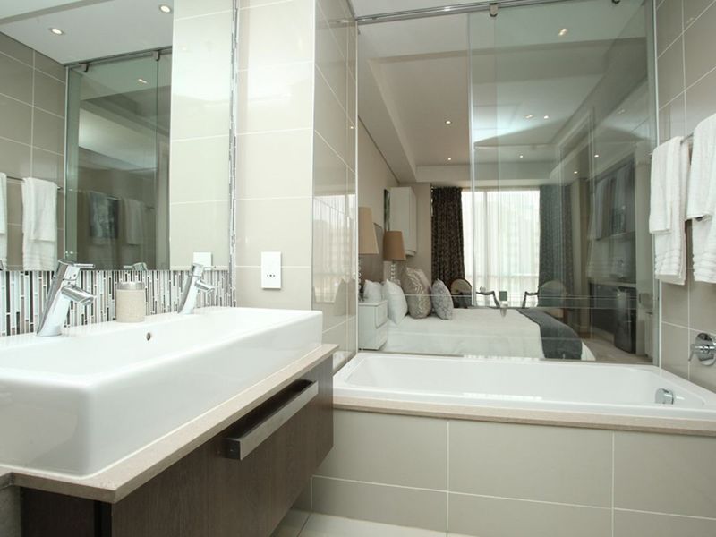 “Luxury Living in Sandton Skye: Fully Furnished Apartment with World-Class Amenities” - Photo 2