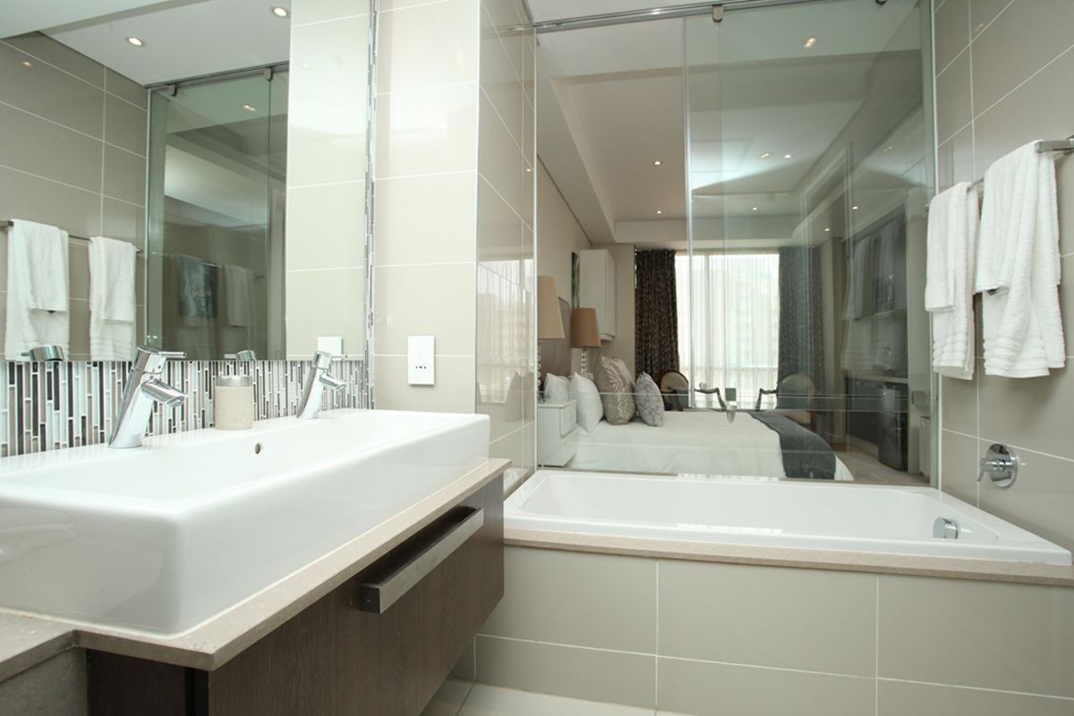 “Luxury Living in Sandton Skye: Fully Furnished Apartment with World-Class Amenities” - Photo 2