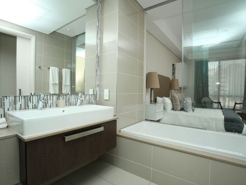 “Luxury Living in Sandton Skye: Fully Furnished Apartment with World-Class Amenities” - Photo 4