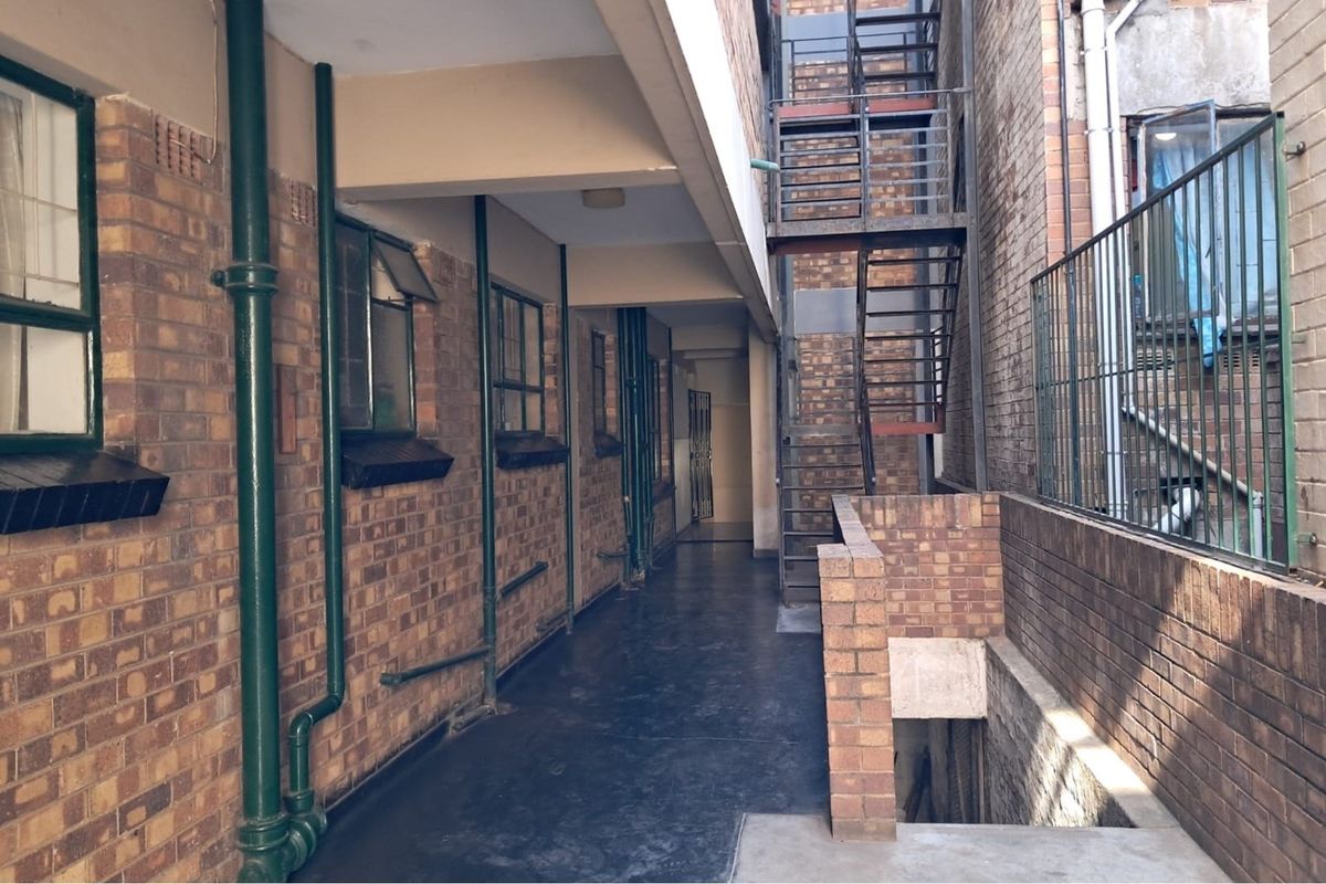 Investment Opportunity - Fully Occupied Block of Flats in Yeoville - Photo 3