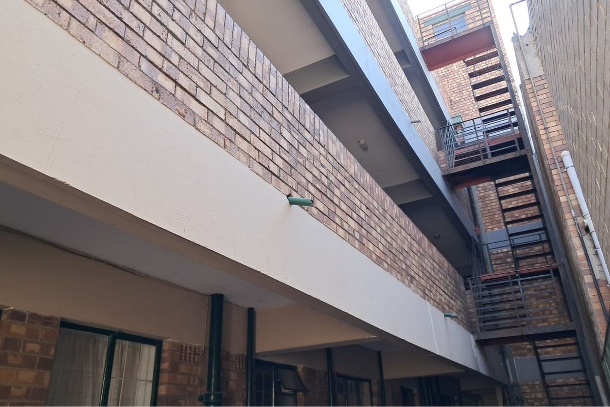Investment Opportunity - Fully Occupied Block of Flats in Yeoville - Photo 2