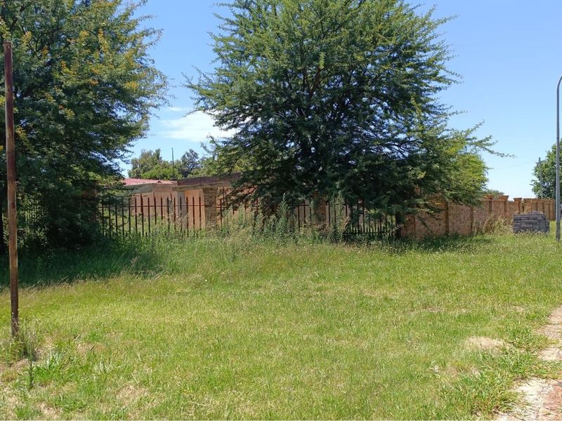 "Unlock Potential: Renovate in Doringkruin" - Photo 4