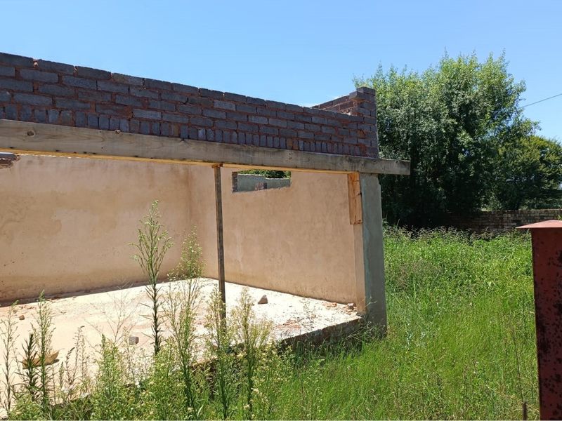 "Unlock Potential: Renovate in Doringkruin" - Photo 3