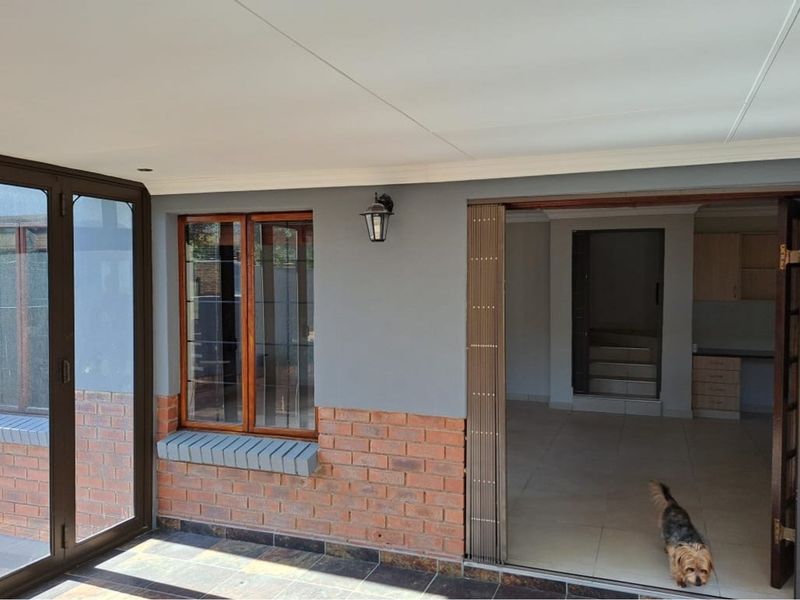 Home where modern luxury meets nature’s tranquility! - Photo 7