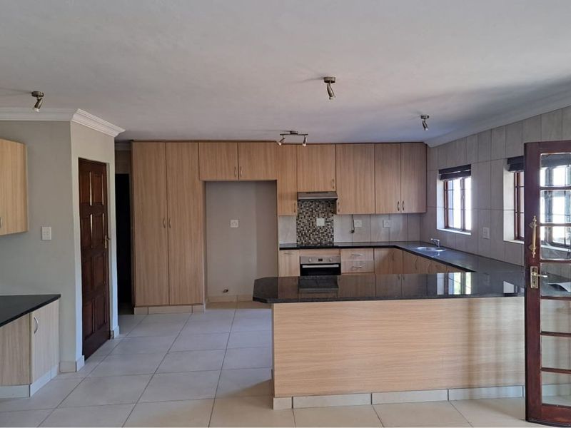 Home where modern luxury meets nature’s tranquility! - Photo 5