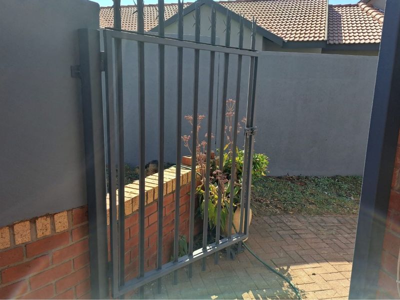 Home where modern luxury meets nature’s tranquility! - Photo 4