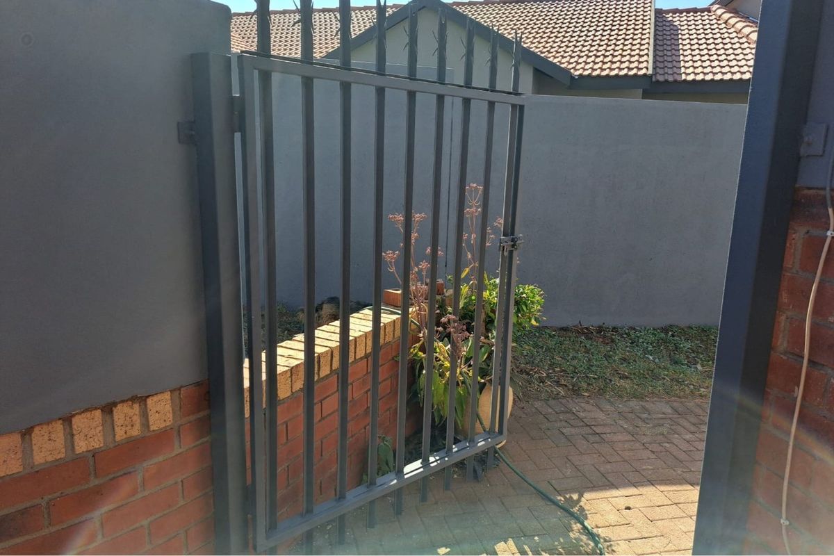 Home where modern luxury meets nature’s tranquility! - Photo 4