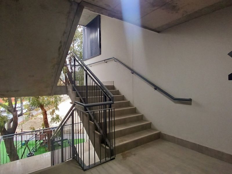 Spacious, newly built, 2 bedroom apartment available in Conradie Park Pinelands - Photo 6