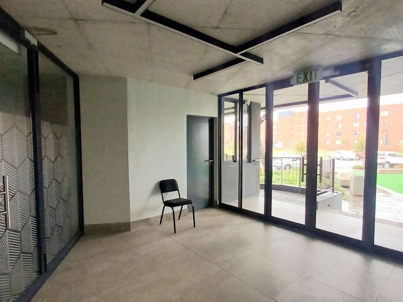 Spacious, newly built, 2 bedroom apartment available in Conradie Park Pinelands - Photo 3