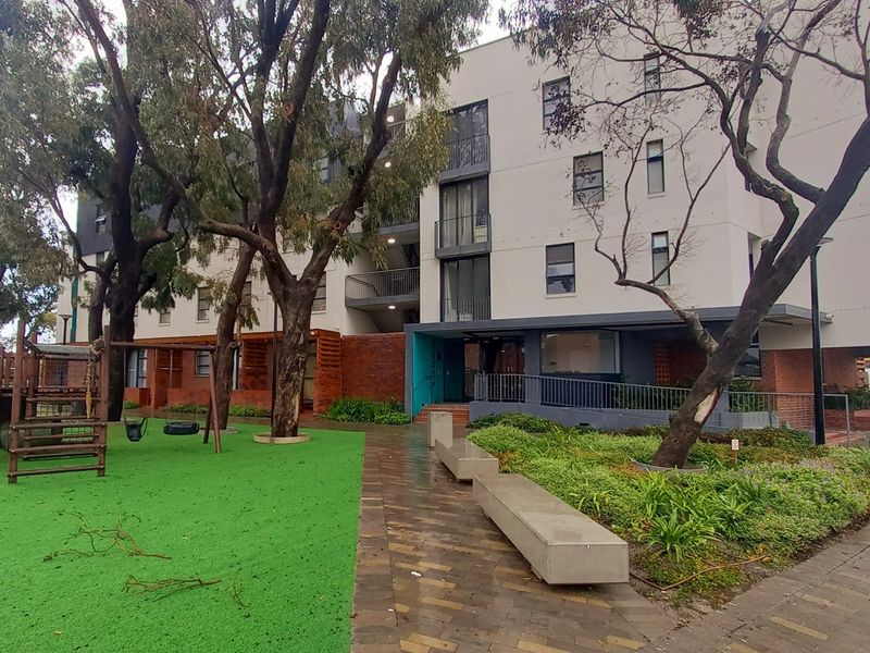 Spacious, newly built, 2 bedroom apartment available in Conradie Park Pinelands - Photo 2