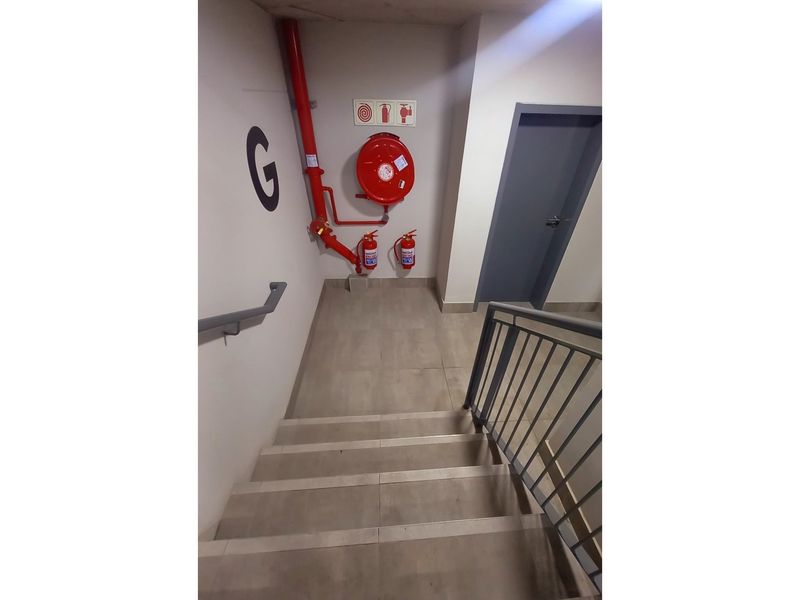 Spacious, newly built, 2 bedroom apartment available in Conradie Park Pinelands - Photo 4