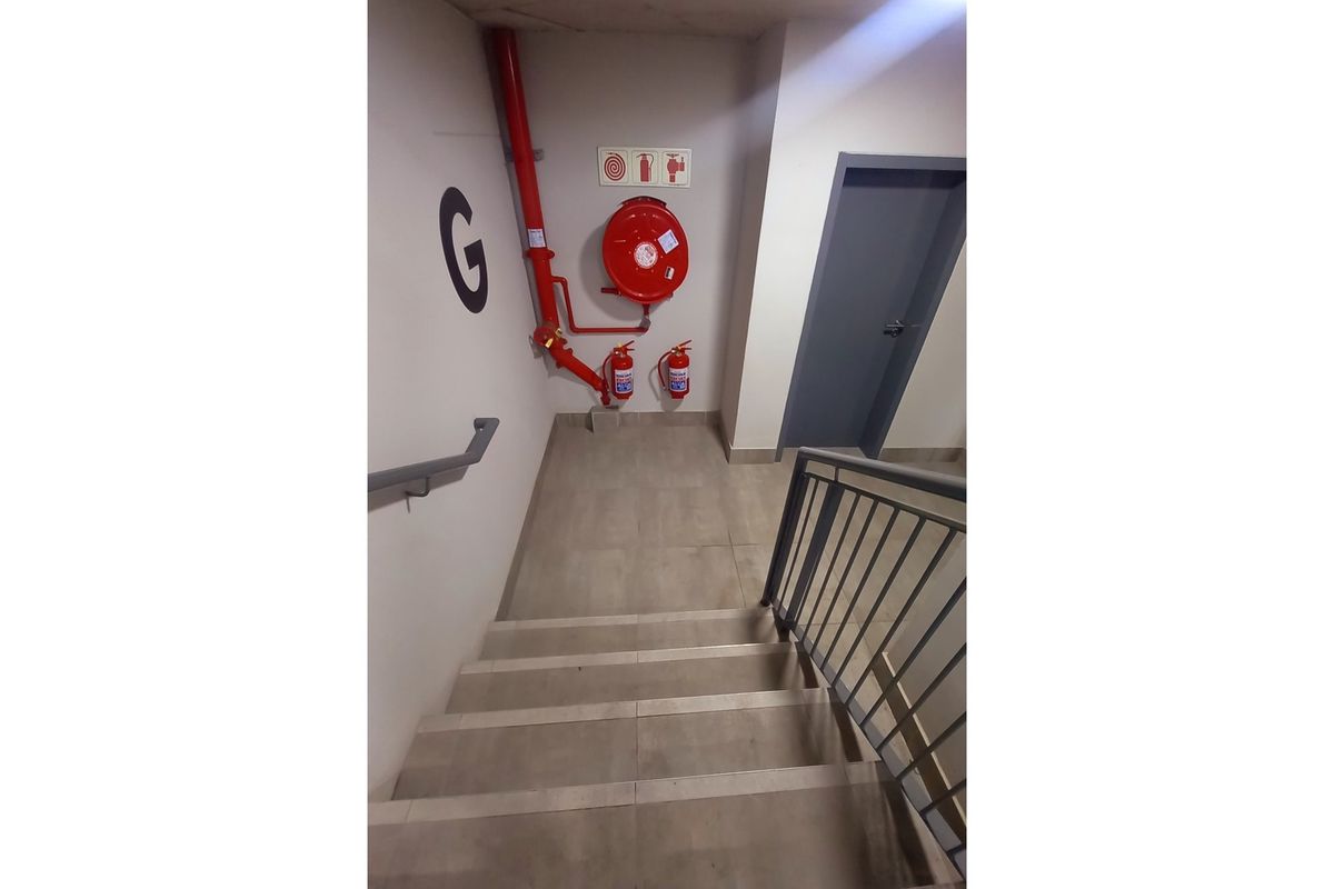 Spacious, newly built, 2 bedroom apartment available in Conradie Park Pinelands - Photo 4