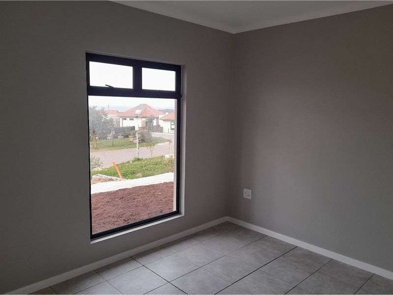 For Sale: Modern 2-Bedroom Unit in Secure Estate at Umlele Hills - Kidds Beach - Photo 2