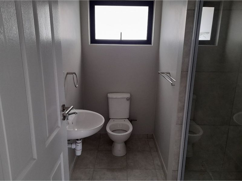 For Sale: Modern 2-Bedroom Unit in Secure Estate at Umlele Hills - Kidds Beach - Photo 5