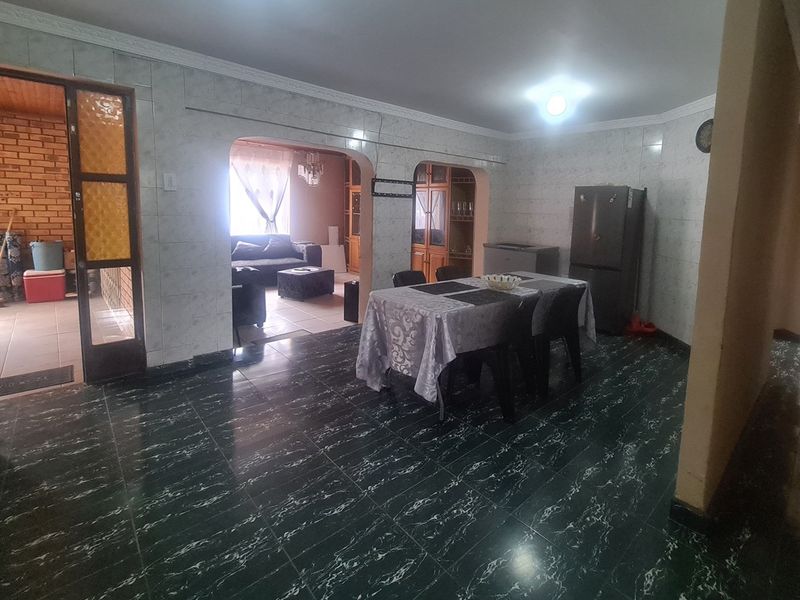 Spacious 3-Bedroom Home with Additional Flats For Sale in Brackenham - Photo 7