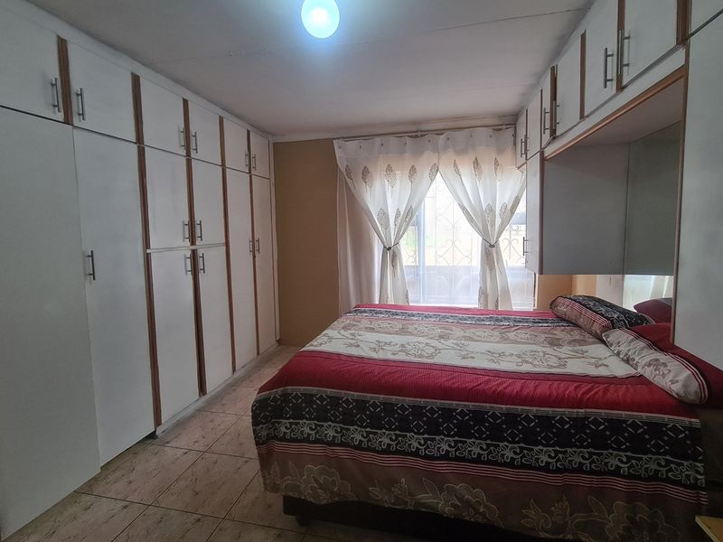 Spacious 3-Bedroom Home with Additional Flats For Sale in Brackenham - Photo 9