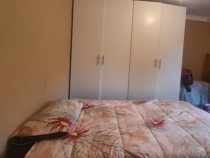 Spacious 3-Bedroom Home with Additional Flats For Sale in Brackenham - Photo 10