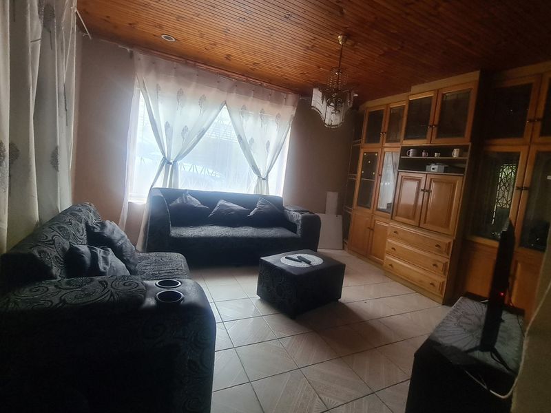 Spacious 3-Bedroom Home with Additional Flats For Sale in Brackenham - Photo 5