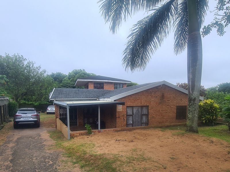 Spacious 3-Bedroom Home with Additional Flats For Sale in Brackenham - Photo 2