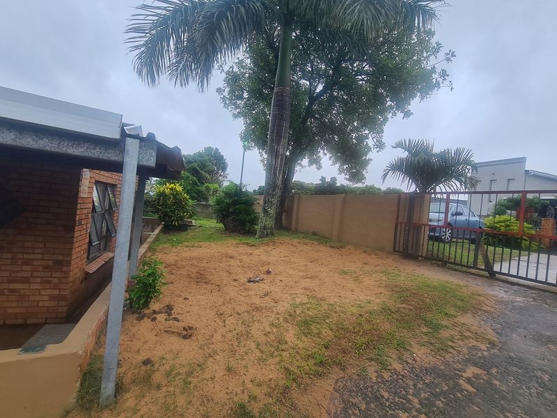 Spacious 3-Bedroom Home with Additional Flats For Sale in Brackenham - Photo 3