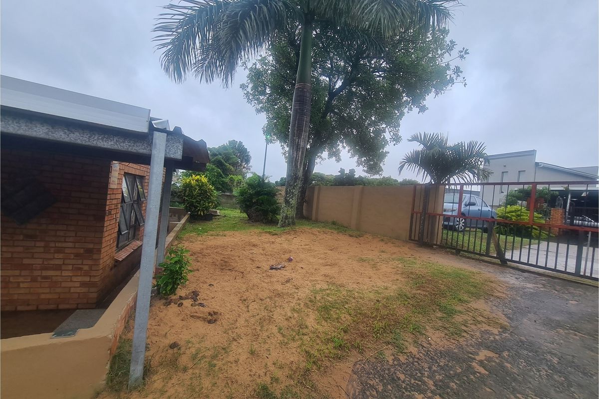 Spacious 3-Bedroom Home with Additional Flats For Sale in Brackenham - Photo 3