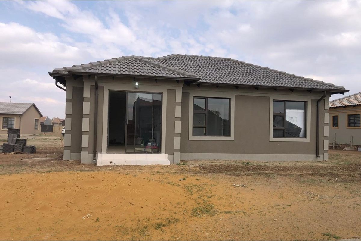 "Cozy 2-Bed Home in Peaceful Vanderbijlpark" - Photo 4
