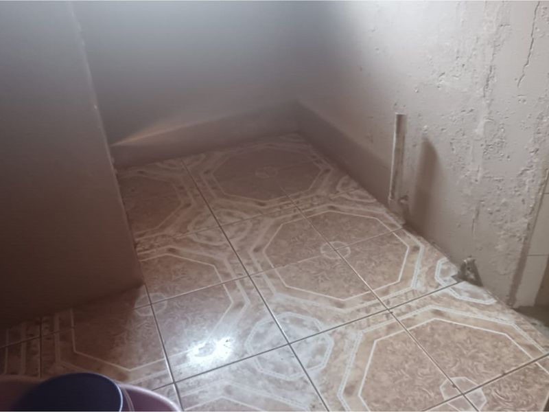 "Charming 3-Bed Home in Orlando West, Gauteng" - Photo 10