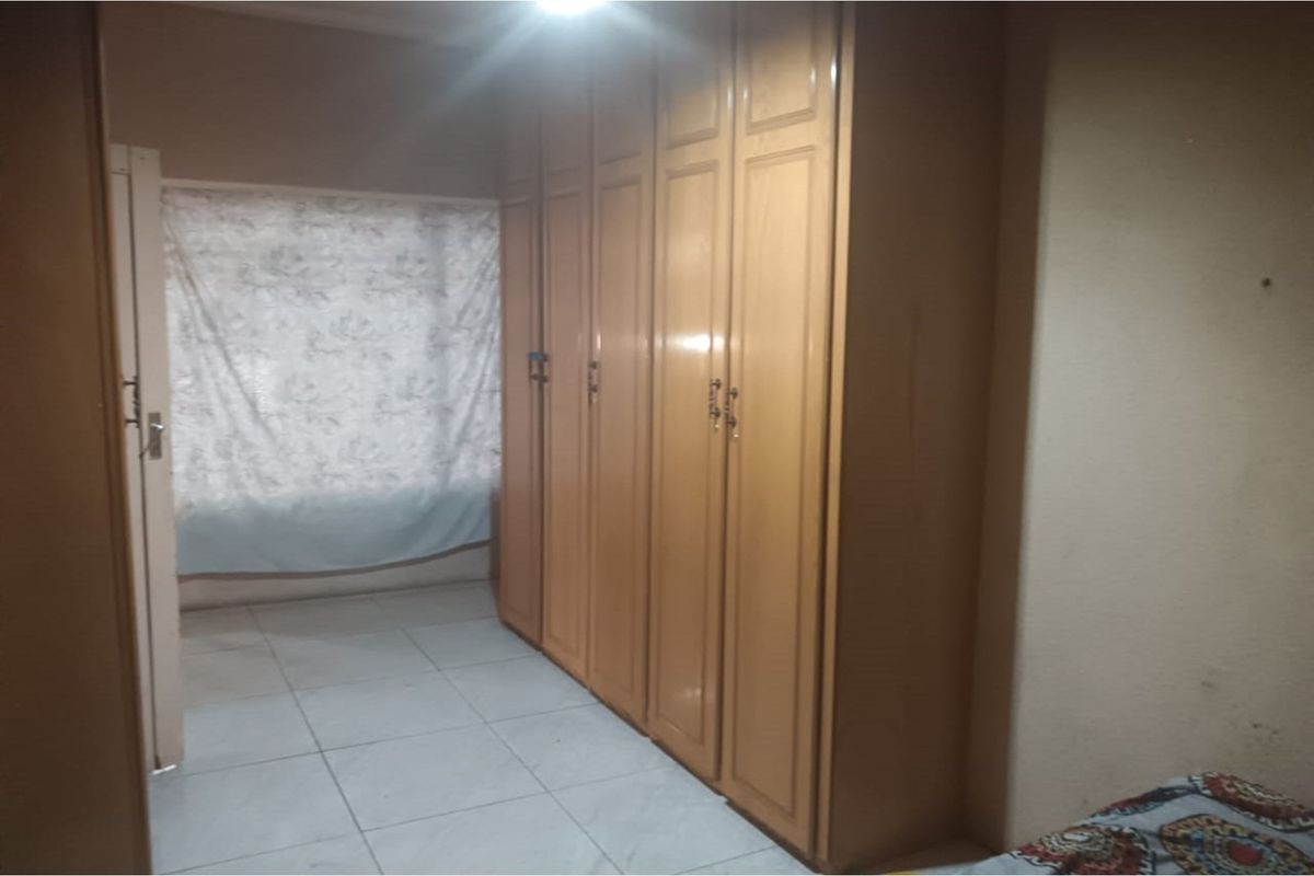 "Charming 3-Bed Home in Orlando West, Gauteng" - Photo 5