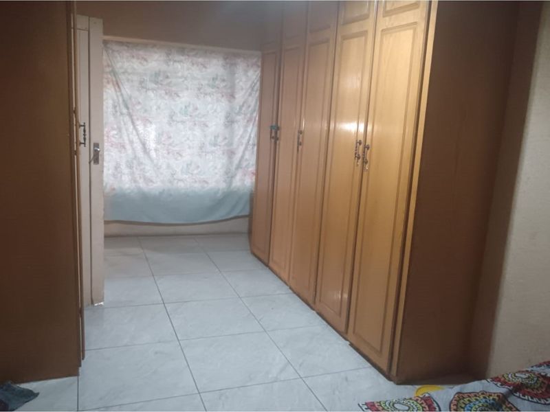 "Charming 3-Bed Home in Orlando West, Gauteng" - Photo 6