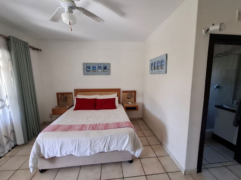 "Luxury Living Awaits: Shelly Beach Apartment" - Photo 8