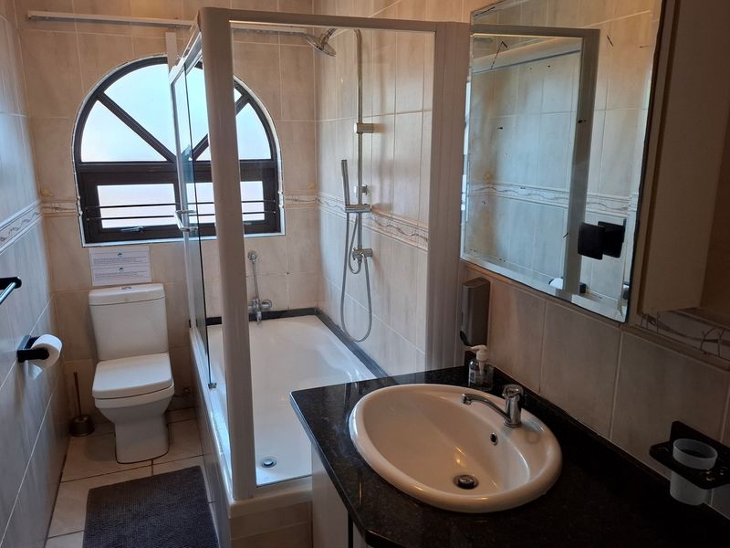 "Luxury Living Awaits: Shelly Beach Apartment" - Photo 9