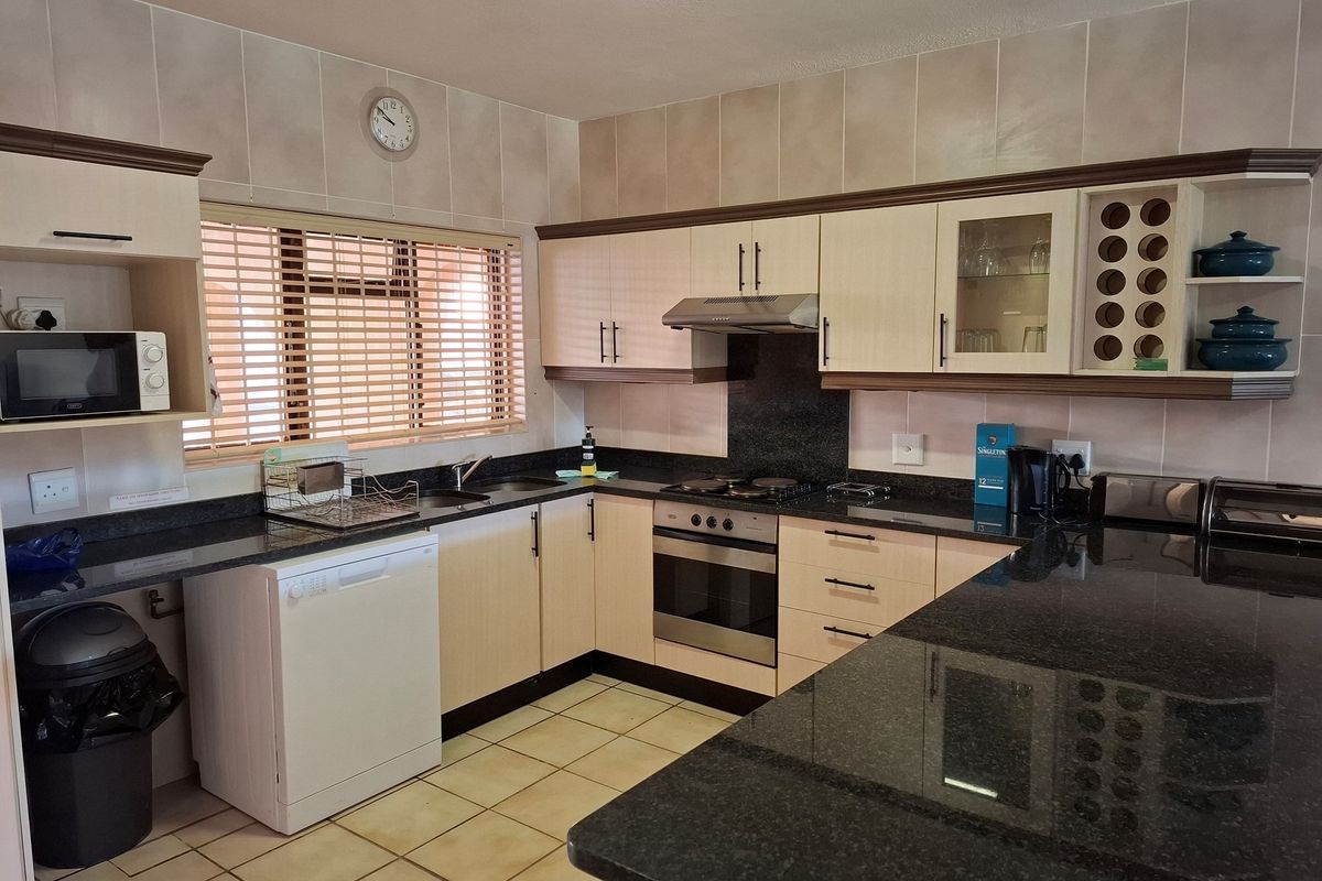 "Luxury Living Awaits: Shelly Beach Apartment" - Photo 4