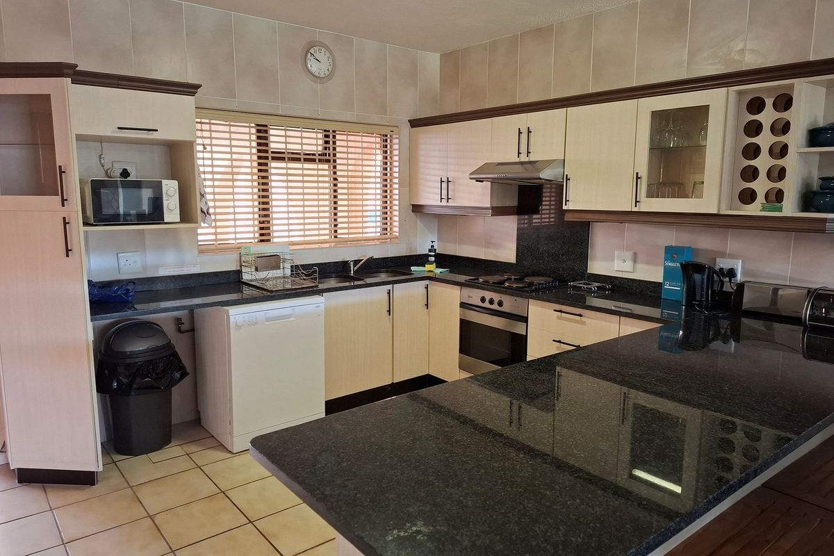 "Luxury Living Awaits: Shelly Beach Apartment" - Photo 3