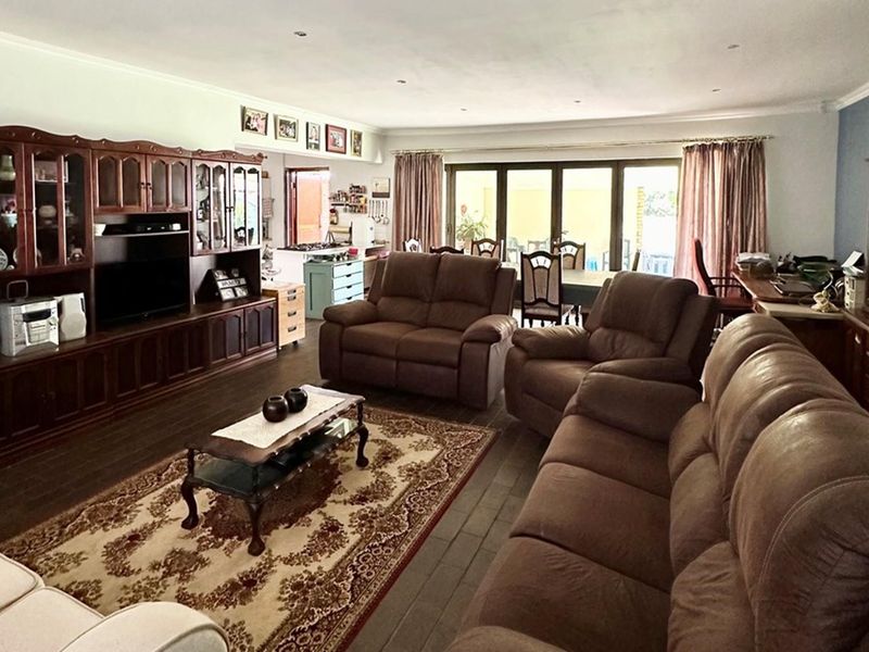 Where luxury meets comfort, welcome home to timeless elegance. - Photo 7