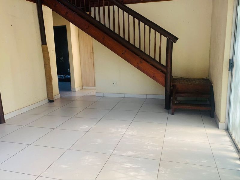 "🏡 Modern Three-Bedroom Home for Sale 🏡 - Photo 7