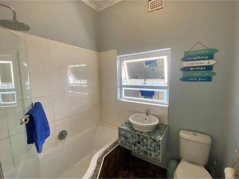 “Tranquility by the Sea with a Self-Contained Guest Retreat” - Photo 4