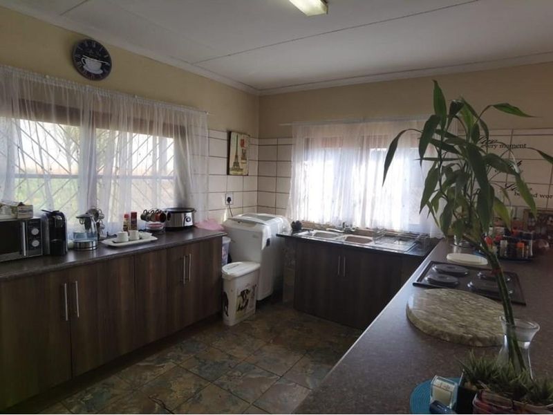 16Ha Macadamia Farm with 3 Dwelings and dam. PRICED RIGHT! - Photo 10