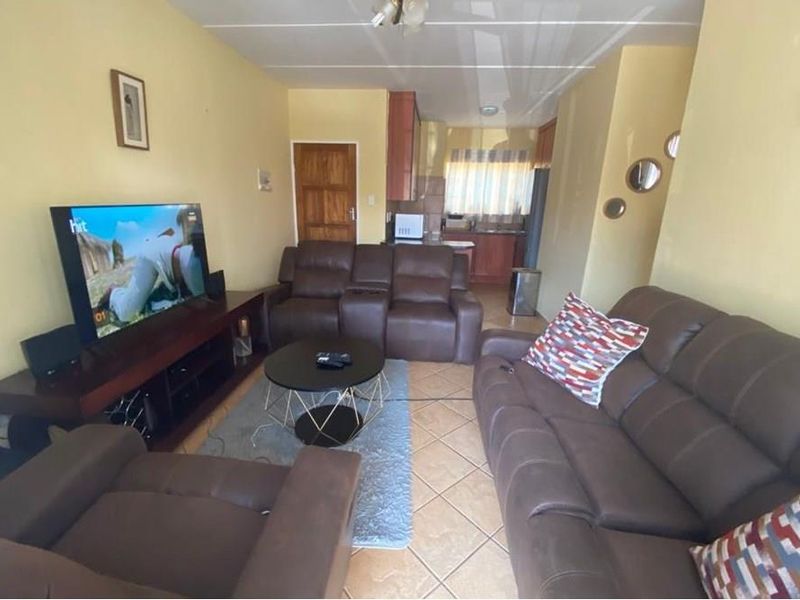 2Bed/1Bath Apartment for Sale in Akasia - Photo 1