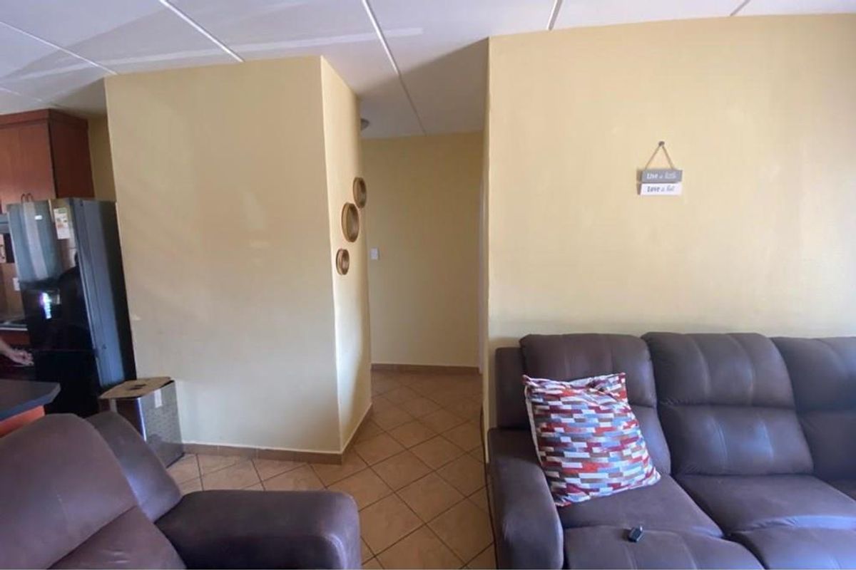 2Bed/1Bath Apartment for Sale in Akasia - Photo 4