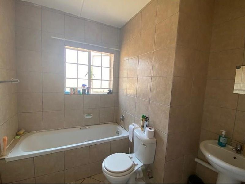 2Bed/1Bath Apartment for Sale in Akasia - Photo 9