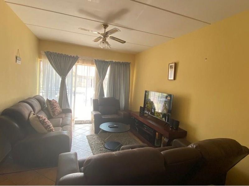 2Bed/1Bath Apartment for Sale in Akasia - Photo 2