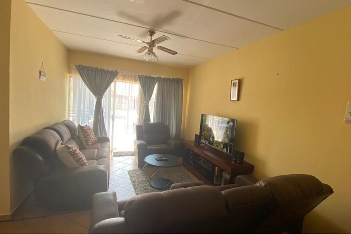 2Bed/1Bath Apartment for Sale in Akasia - Photo 2